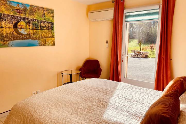 Location de vacances pour 6 personnes, avec jardin à Capdrot - 3