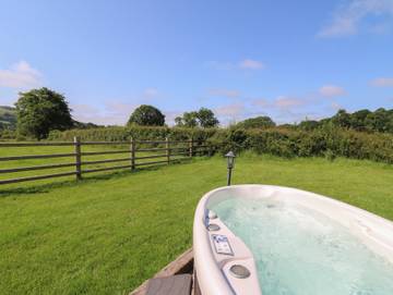 Hut for 2 People in Mid-Wales, Ceredigion, Photo 2