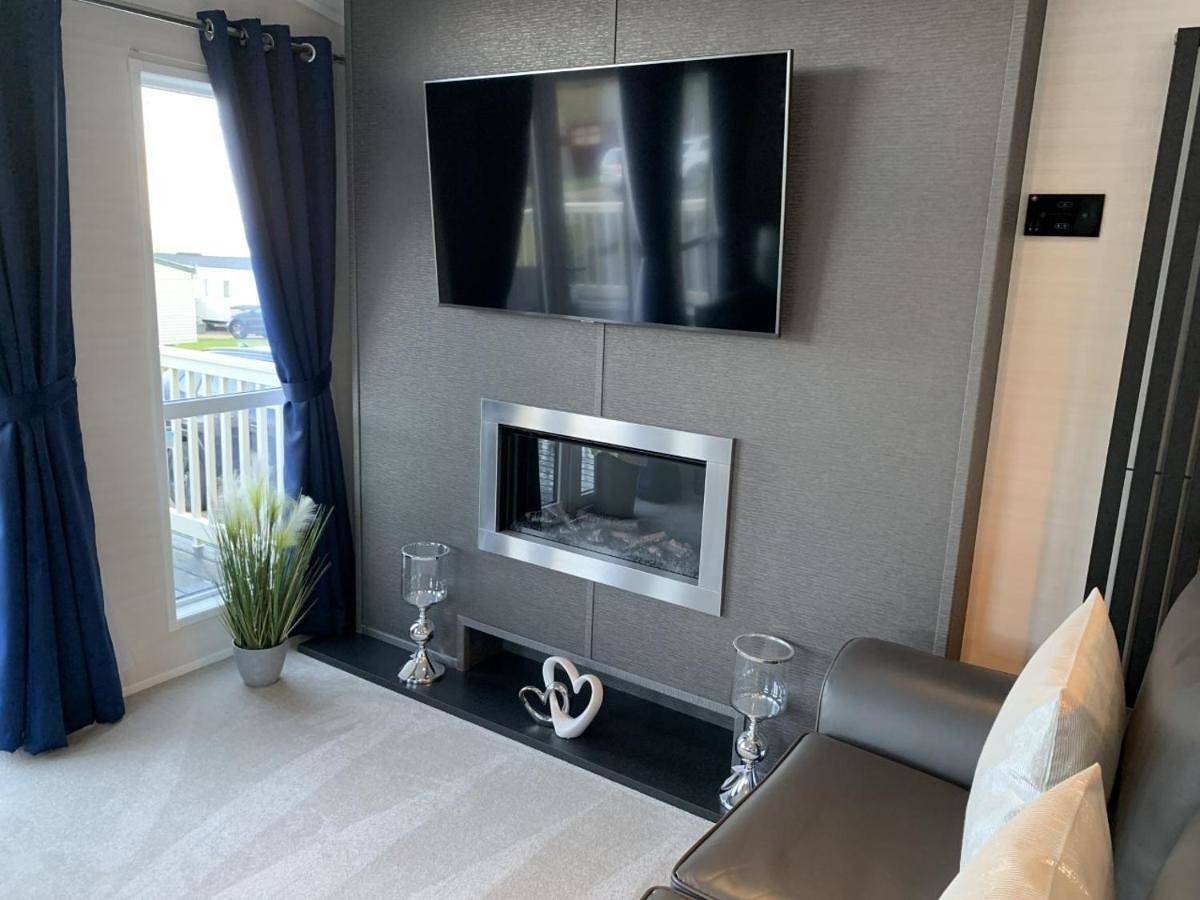 Lola Lodge - Luxury Hot Tub Retreat in Northumberland