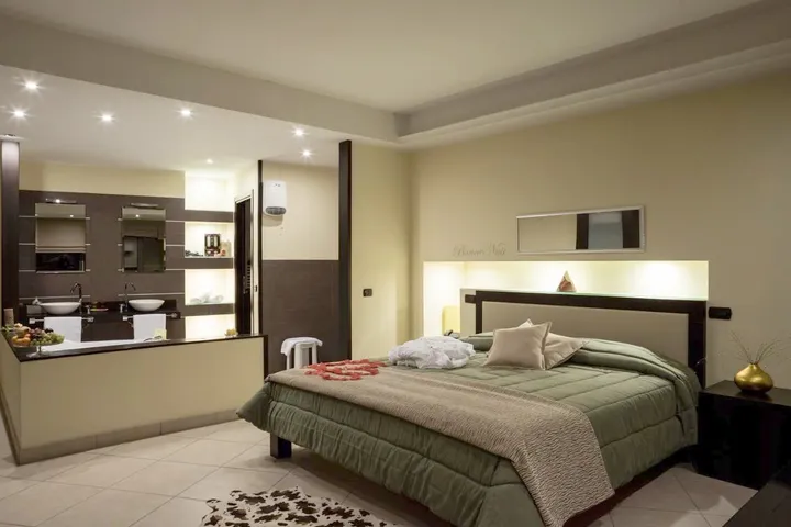 Hotel para 2 personas, con jacuzzi y jardín - 1