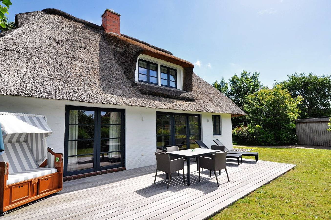 Ferienhaus "Lo's Cottage"- Modernes Reetdachhaus mit Sauna im Garten für 6 Personen in St. Peter-Ording, Eiderstedt