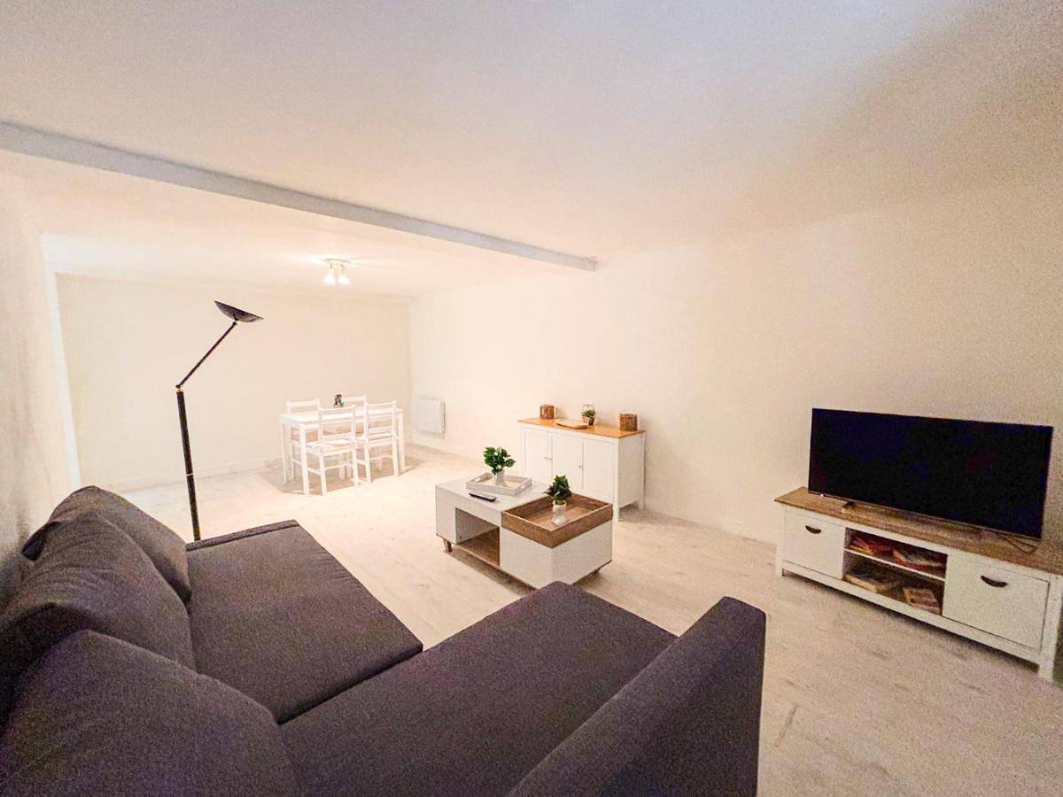 Appartement entier, One-Bedroom Apartment in Bellême, Parc naturel régional du Perche