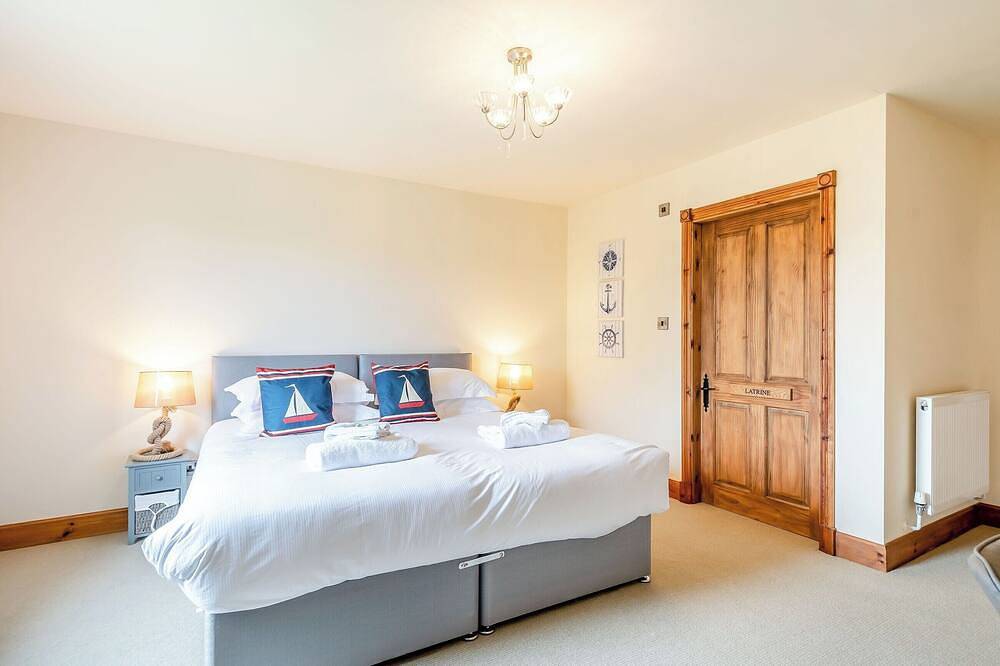 Seaviews and Hot Tub at Admirals Anchor in Portpatrick, Dumfries and Galloway
