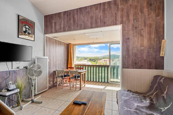Apartamento entero, Apartamento 'T2 a 5 min de la playa' con Wi-Fi y aire acondicionado in Six-Fours-les-Plages, Costa mediterránea (Francia)