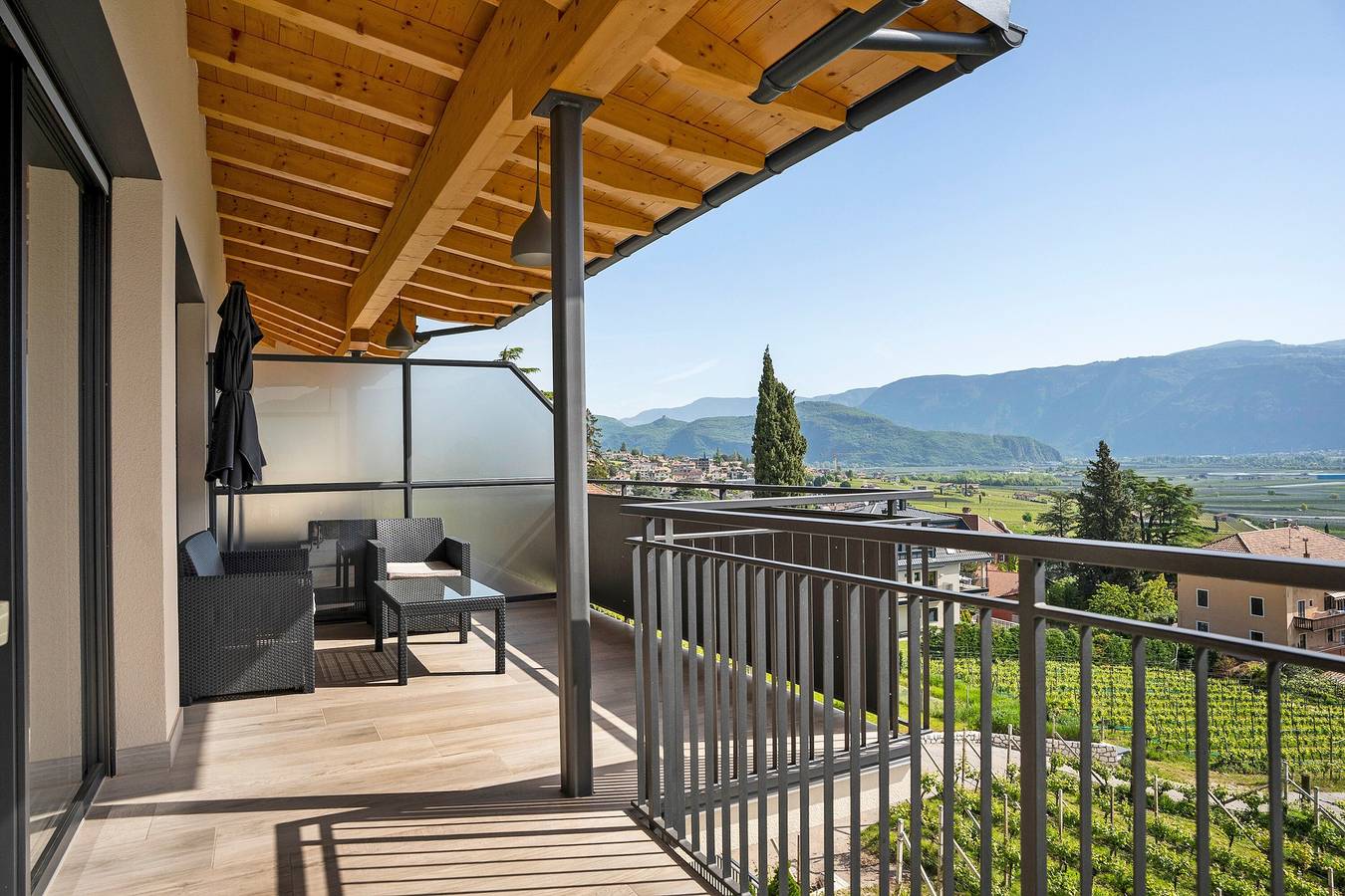 Ganze Wohnung, Ferienwohnung 'Bacchushof Chardonnay' mit Bergblick, Balkon und geteiltem Pool in Tramin an der Weinstraße, Nonsberggruppe