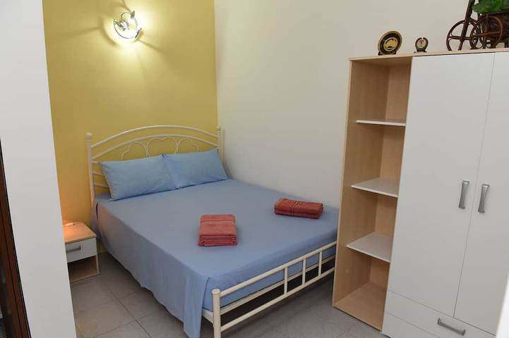 Ganze Wohnung, Gemütliches, klimatisiertes Studio in Marsalforn Beach in Marsalforn, Zebbug