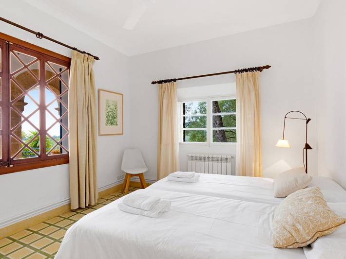 Ferienwohnung für 8 Personen, mit Balkon/Terrasse und Meerblick sowie Garten und Pool in Palma - 4