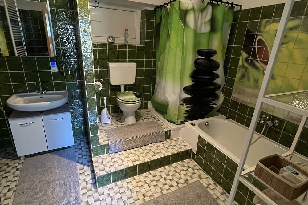 Entire apartment, Apartment Isenbügel / Essen-Kettwig in Heiligenhaus, North Rhine-Westphalia