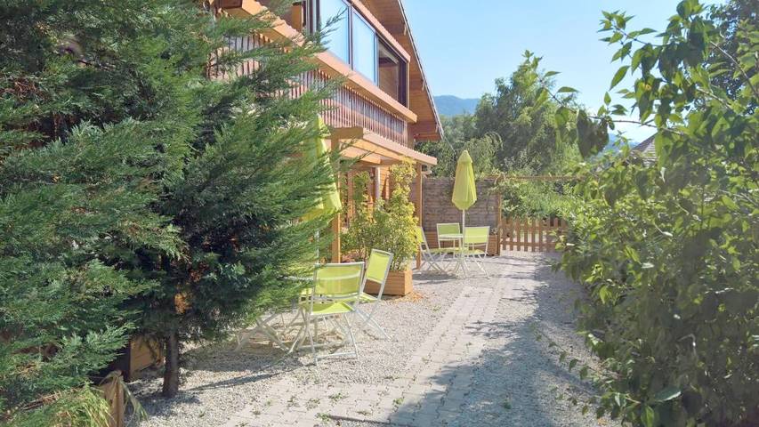 Location de vacances pour 2 personnes, avec vue ainsi que terrasse et vue sur le lac à Collonges-sous-Salève - 2