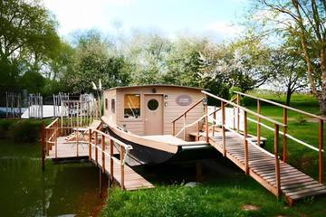 Péniche pour 2 personnes, avec jardin à Brissac-Quincé