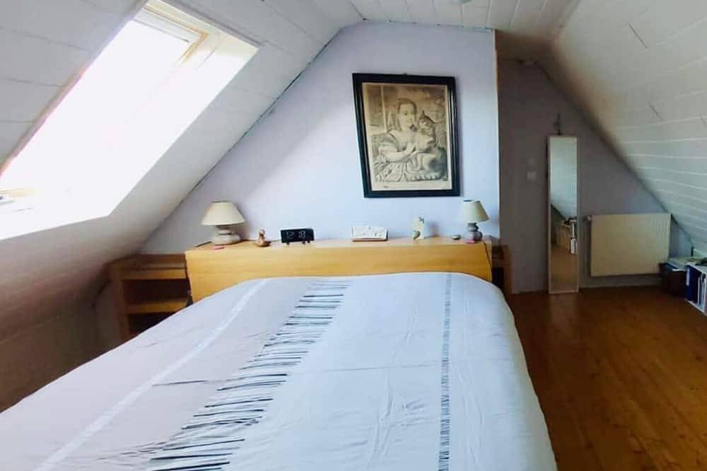 In the countryside, beaches just a few minutes away... in Plomeur, Quimper region