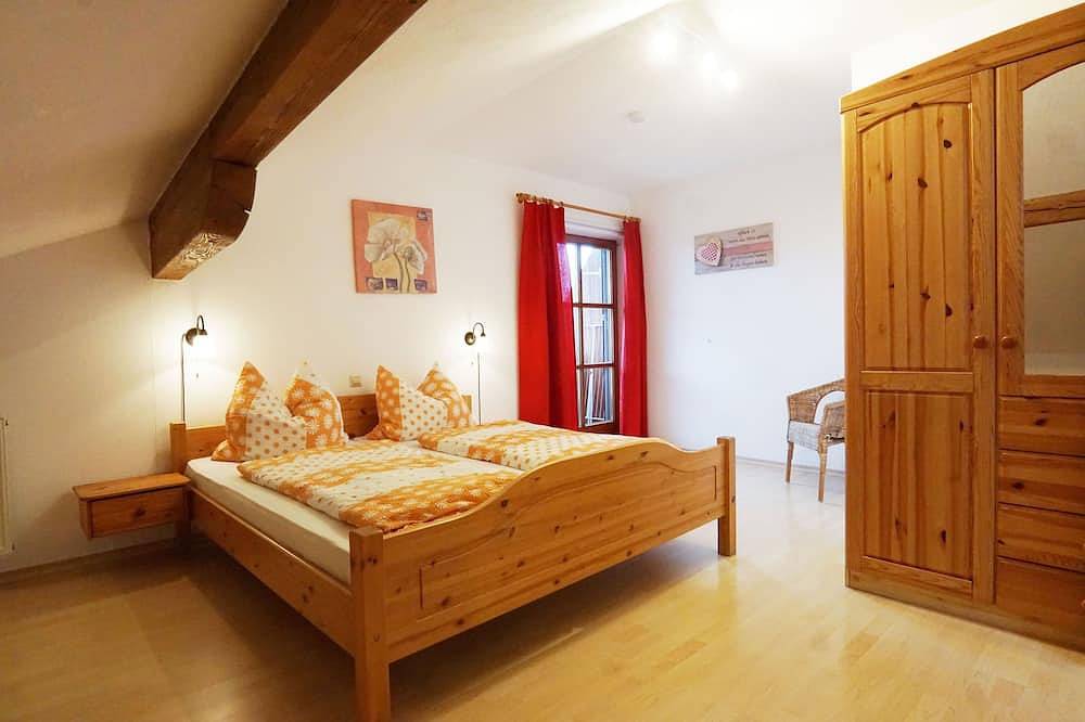 Ganze Wohnung, Ferienwohnung Iii Flieder mit eigenem Balkon, 1-2 Pers., 2.Og in Chieming, Chiemsee