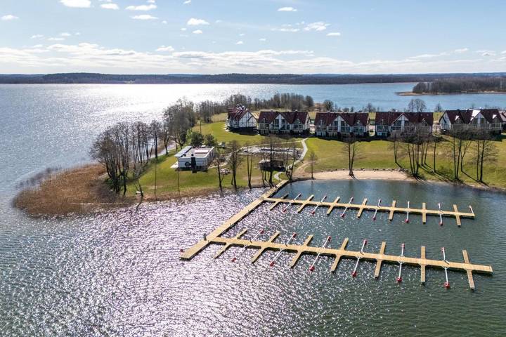 Ferienwohnung für 8 Personen, mit Ausblick und Seeblick sowie Garten und Pool - 1