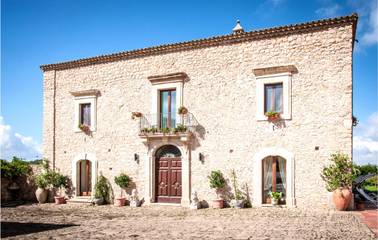 Beach House for 30 People in San Michele di Ganzaria, Catania Province, Photo 2