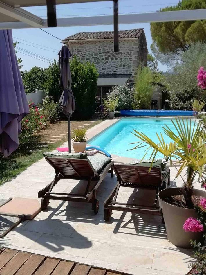Gîte pour 4 personnes, avec Jacuzzi ainsi que Terrasse et Jardin