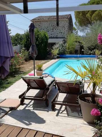 Gîte pour 4 personnes, avec jardin et jacuzzi dans l' Hérault