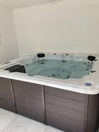 Location de vacances pour 2 personnes, avec jardin et vue ainsi que sauna et piscine à Saint-Vivien