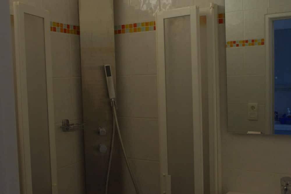 Appartement entier, Studio - Rez-de-chaussée - Côté mer in Hyeres, Parc national de Port-Cros