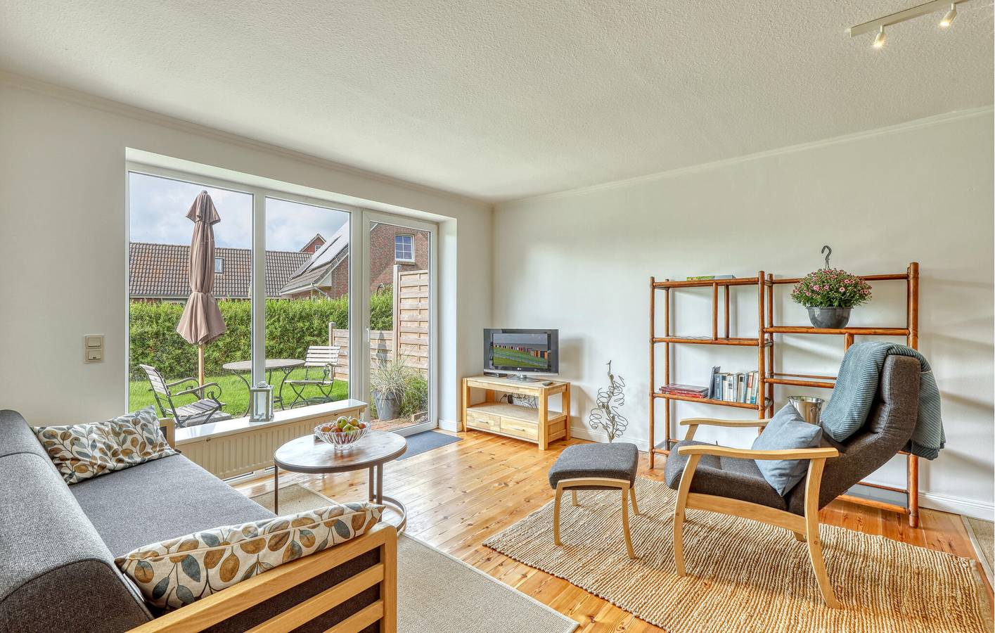 Ganze Ferienwohnung, Gemütliche Wohnung in Zentrumsnähe mit Parkplatz und Terrasse in Klanxbüll, Nordfriesland