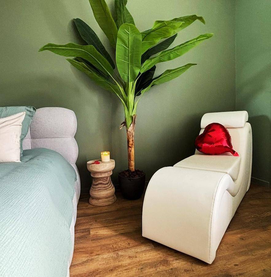 Appartement entier, La Suite des Sens Love Room in Montceau-les-Mines, Région de Chalon-sur-Saône