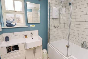 Holiday Home for 10 People in Bamburgh, Northumberland Coast, Photo 4