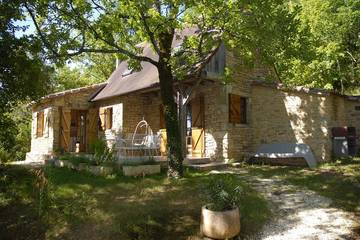 Gîte pour 3 personnes, avec jardin et terrasse à Tursac