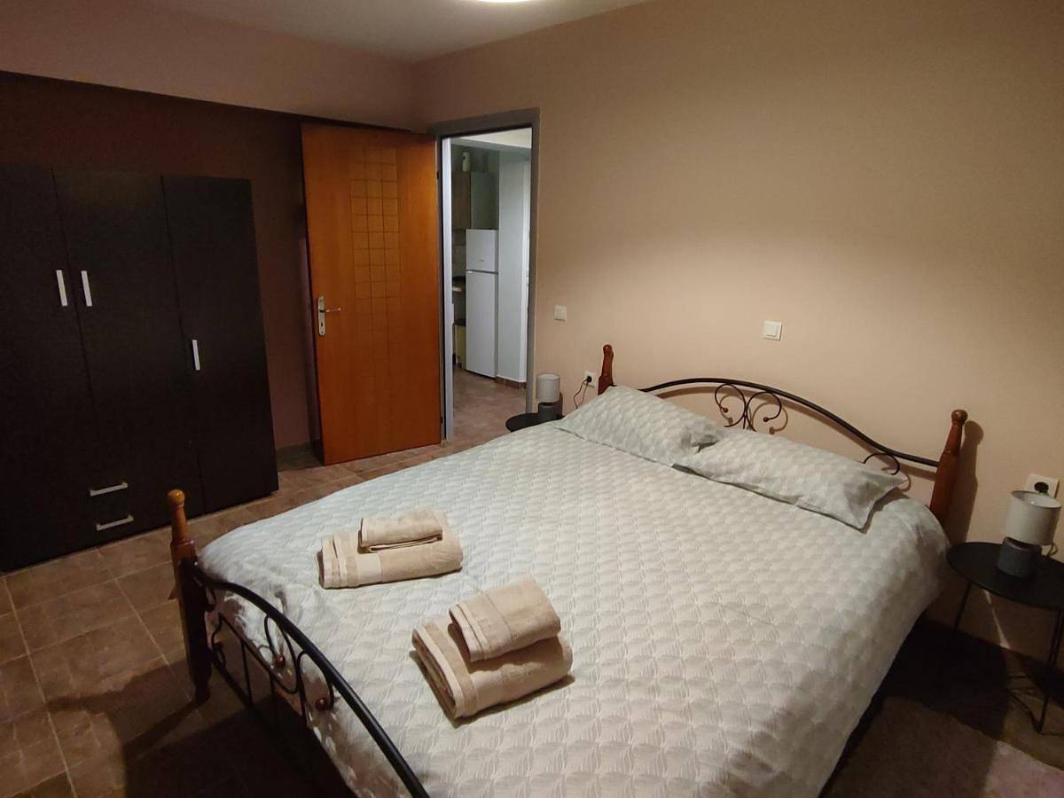 Apartamento entero, One-Bedroom Apartment with Balcony and Mountain View in Eptalofos, Región de Phocis