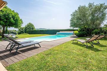 Gîte pour 9 personnes, avec terrasse et jardin à Gleizé