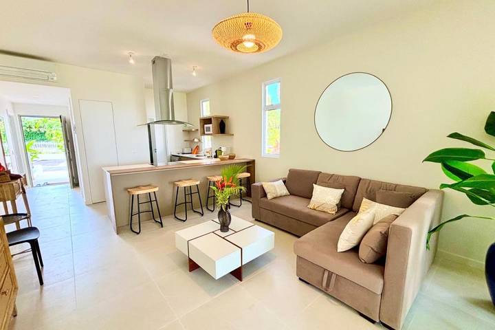 Gîte pour 6 personnes, avec terrasse ainsi que piscine et jardin dans Paea - 3