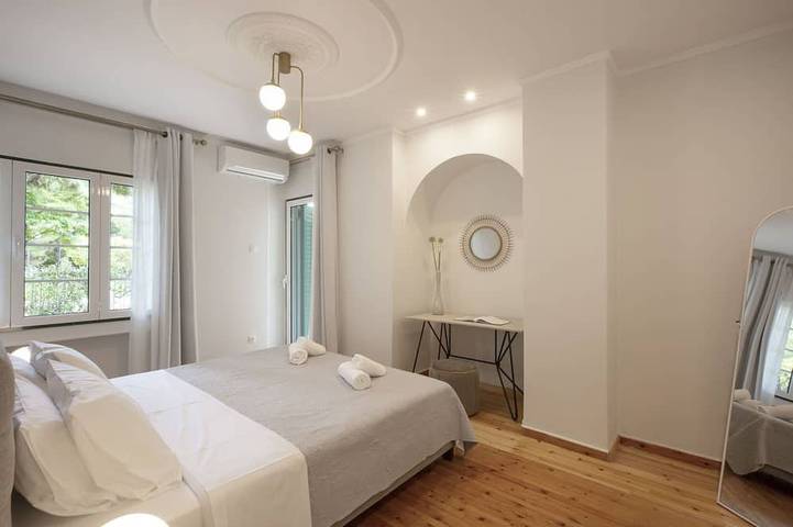 Splendida "Villa 1951" a Glyfada, a 300 metri dalla spiaggia in Glifada, Sezione sud di Atene