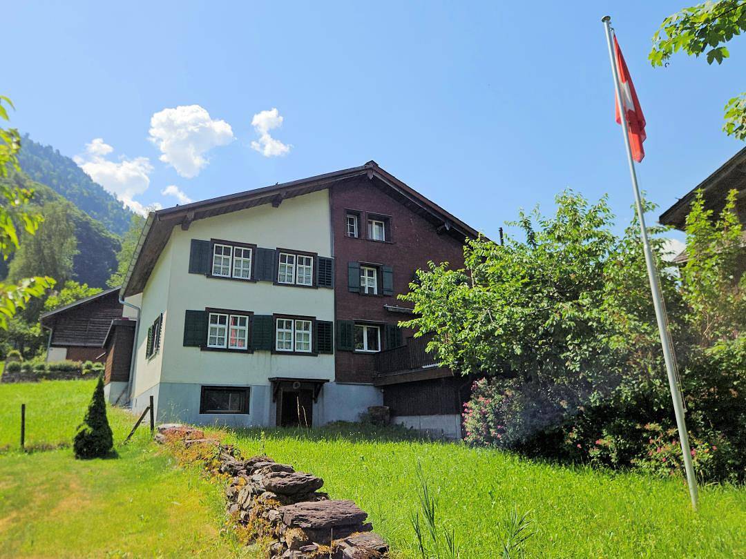 Revier Dorfidyll 1864 in Luchsingen-Hätzingen, Glarus Süd