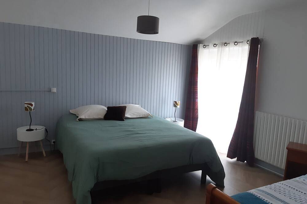 Gîte familiale avec piscine en partage in Beaulieu-sur-Layon, Vallée de la Loire
