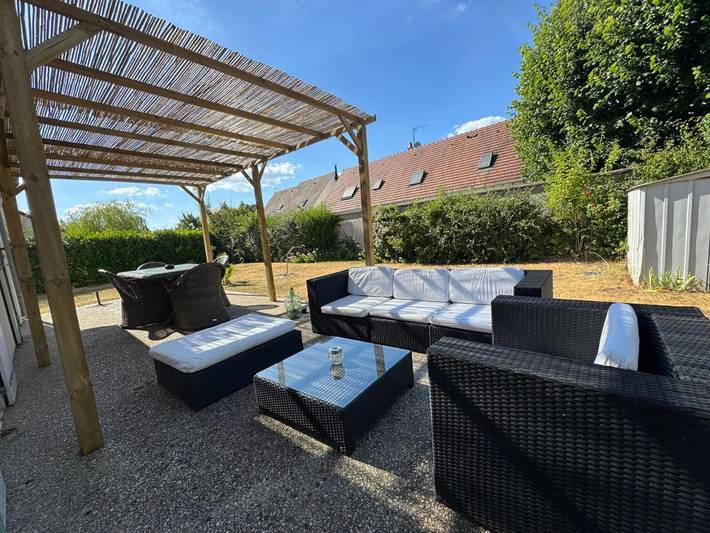 Location de vacances pour 9 personnes, avec Terrasse et Jardin à Joué-lès-Tours