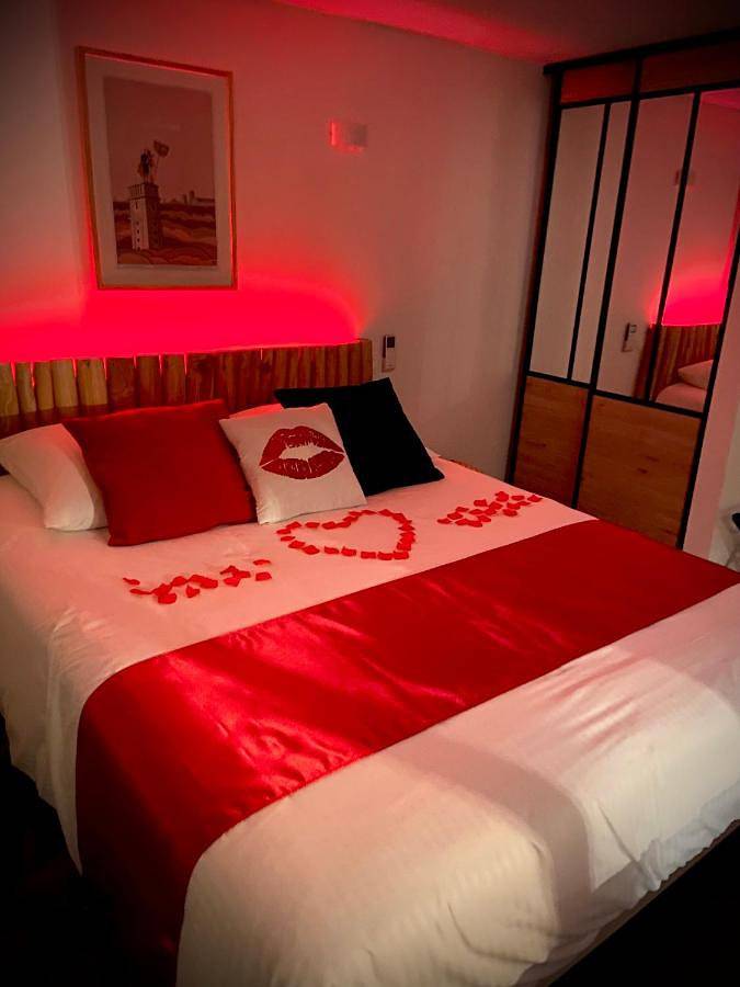 Villa pour 2 personnes, avec Jacuzzi et Terrasse ainsi que Jardin et Piscine aux Les Sables-d'Olonne