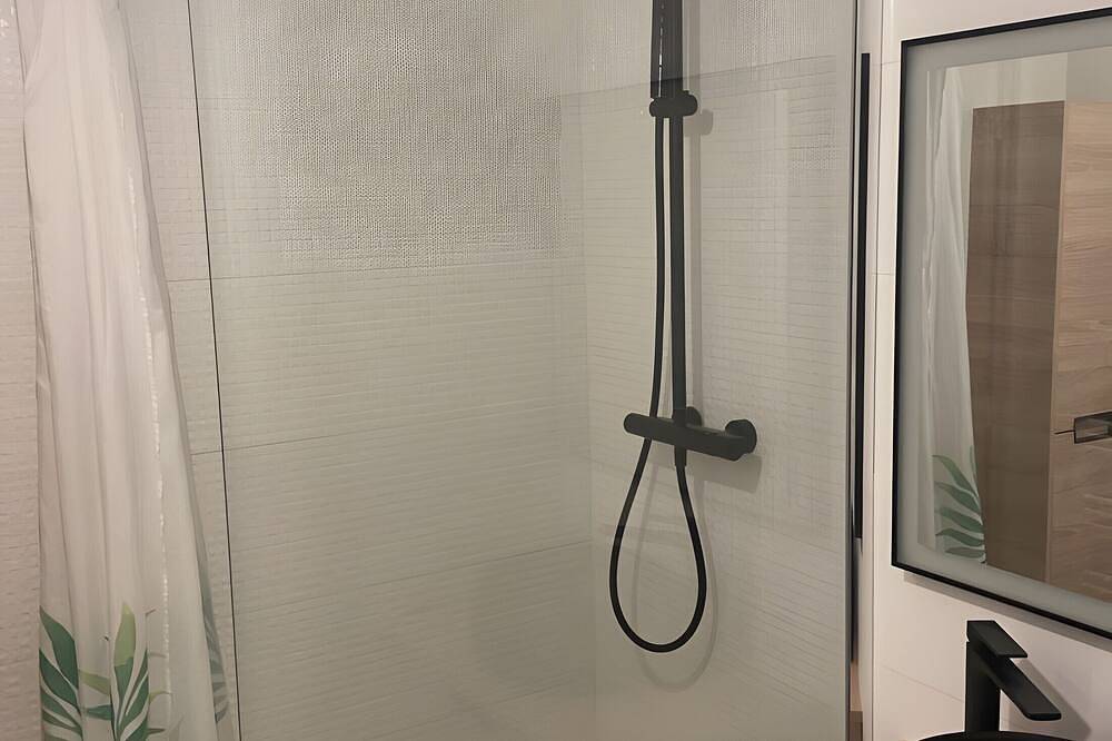 Entire apartment, Apartment 'Les Balcons du Soleil Near Spa' with Private Terrace, Wi-Fi, Air Conditioning in Saint-Paul-lès-Dax, Dax region