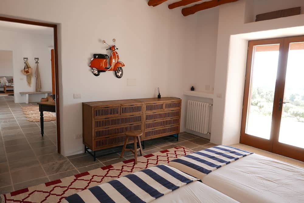 Luxury Villa in 15 Acres of Private Land in the Heart of Ibiza in Santa Gertrudis de Fruitera, Santa Eulària des Riu