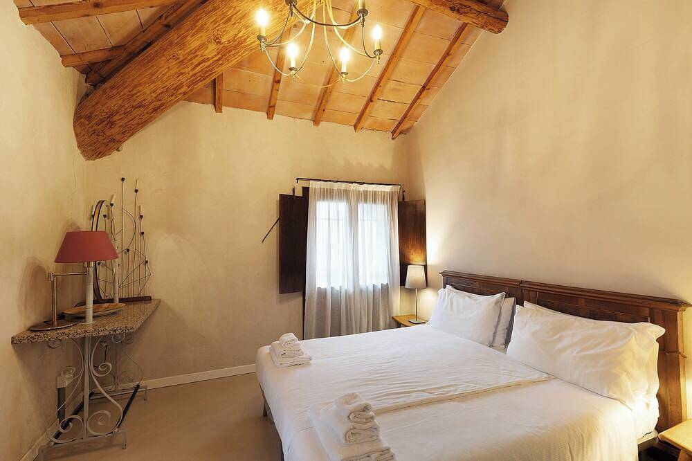 Entire apartment, Apartment 'Il Bozzolo Boutique Mirabolano' where Relaxation meets Design in Valeggio sul Mincio, Verona Province