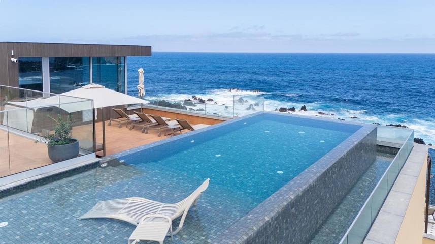 Hôtel pour 10 personnes, avec jacuzzi ainsi que sauna et jardin, adapté aux familles à Porto Moniz - 2
