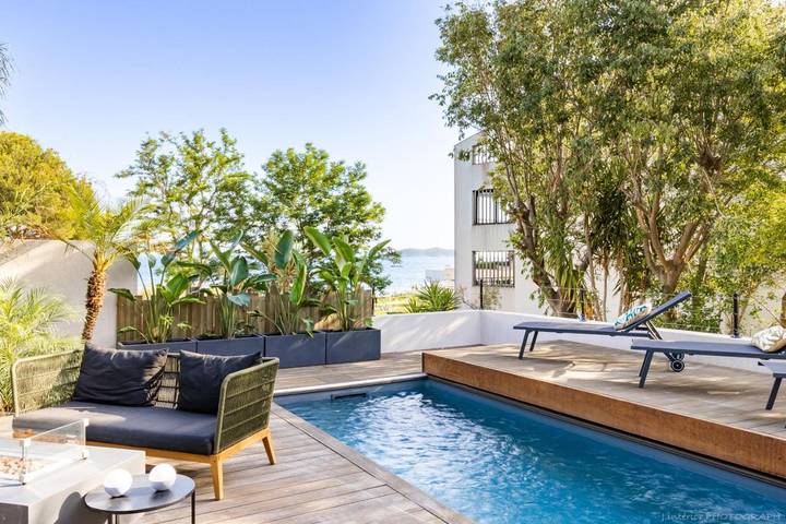 Location de vacances pour 10 personnes, avec Jacuzzi et Terrasse ainsi que Jardin et Piscine dans Plage Saint-Jean (La Ciotat)