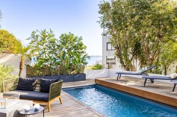 Cottage pour 10 personnes, avec piscine et jacuzzi ainsi que terrasse et jardin dans Port de Saint-Jean