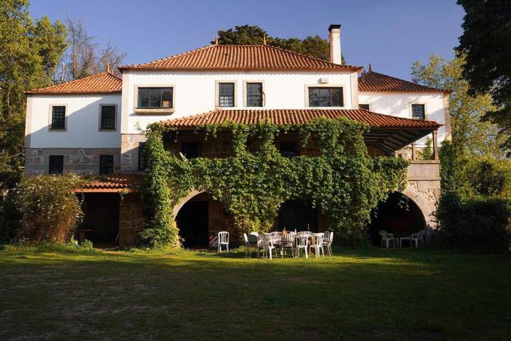 Location de vacances pour 18 personnes, avec vue ainsi que piscine et jardin, animaux acceptés à Gouveia - 2