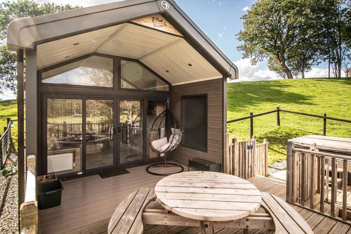 Glamping for 6 people, with Hot tub in Wales