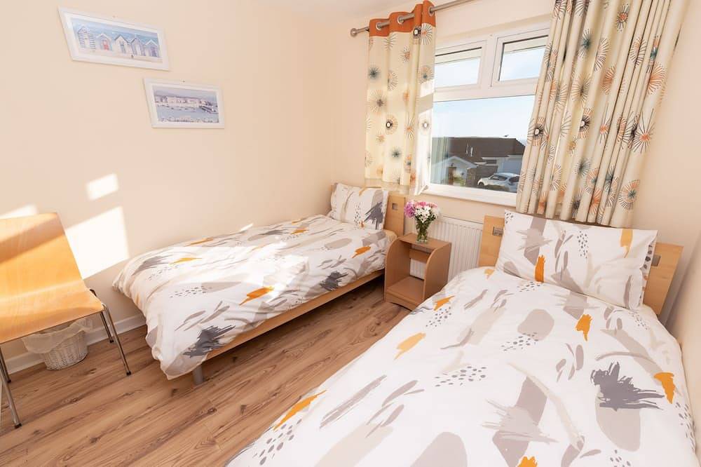 Entire apartment, The focal room of this light and airy property is the open plan living area with patio doors leading in Woolacombe, Devon