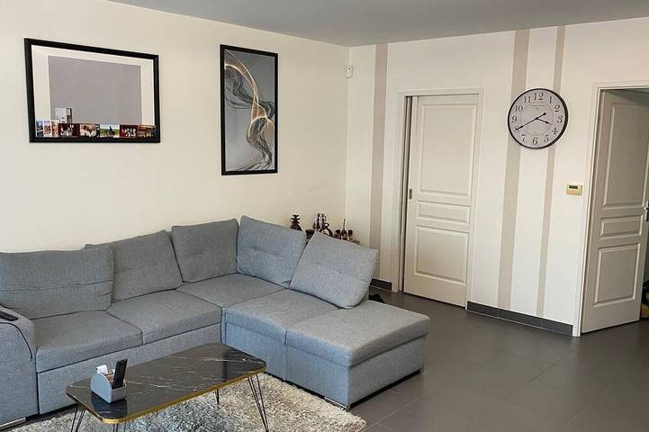 Bedroom with office and bathroom near Lille in Marcq-en-Barœul, Lille region