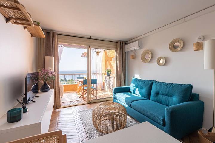 Geheel appartement, Appartement 'Vue Mer Et Jardin' met Uitzicht op Zee, Wifi en Airconditioning in Théoule-sur-Mer, Massif de l'Esterel