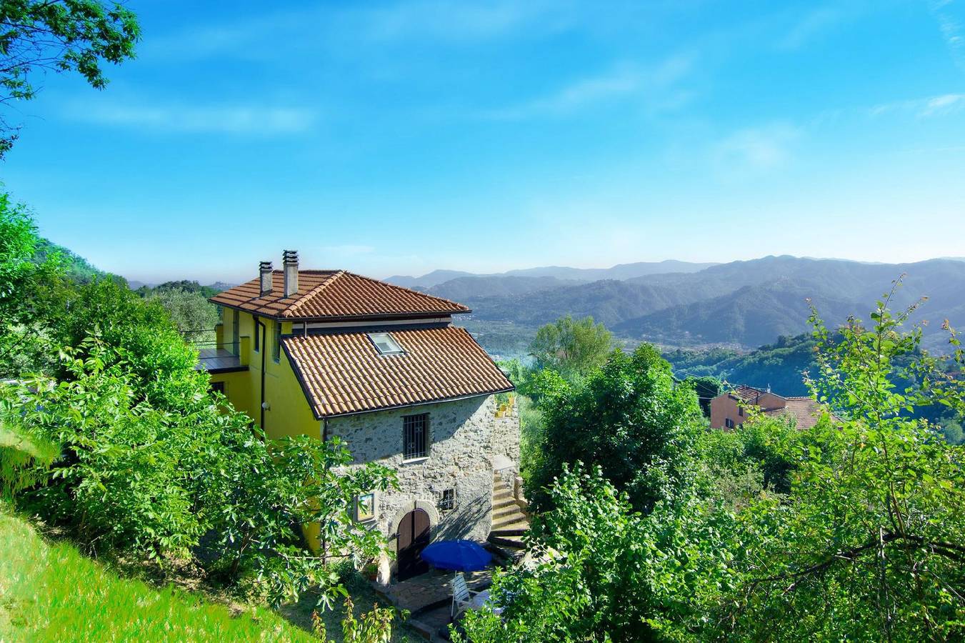 Idyllically situated holiday home with roof terrace in Podenzana, Val di Magra