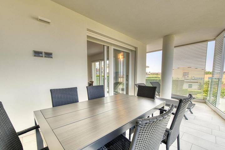 Apartamento entero, Apartamento de vacaciones para 4 personas con balcón/terraza in Lazise, Montañas Garda
