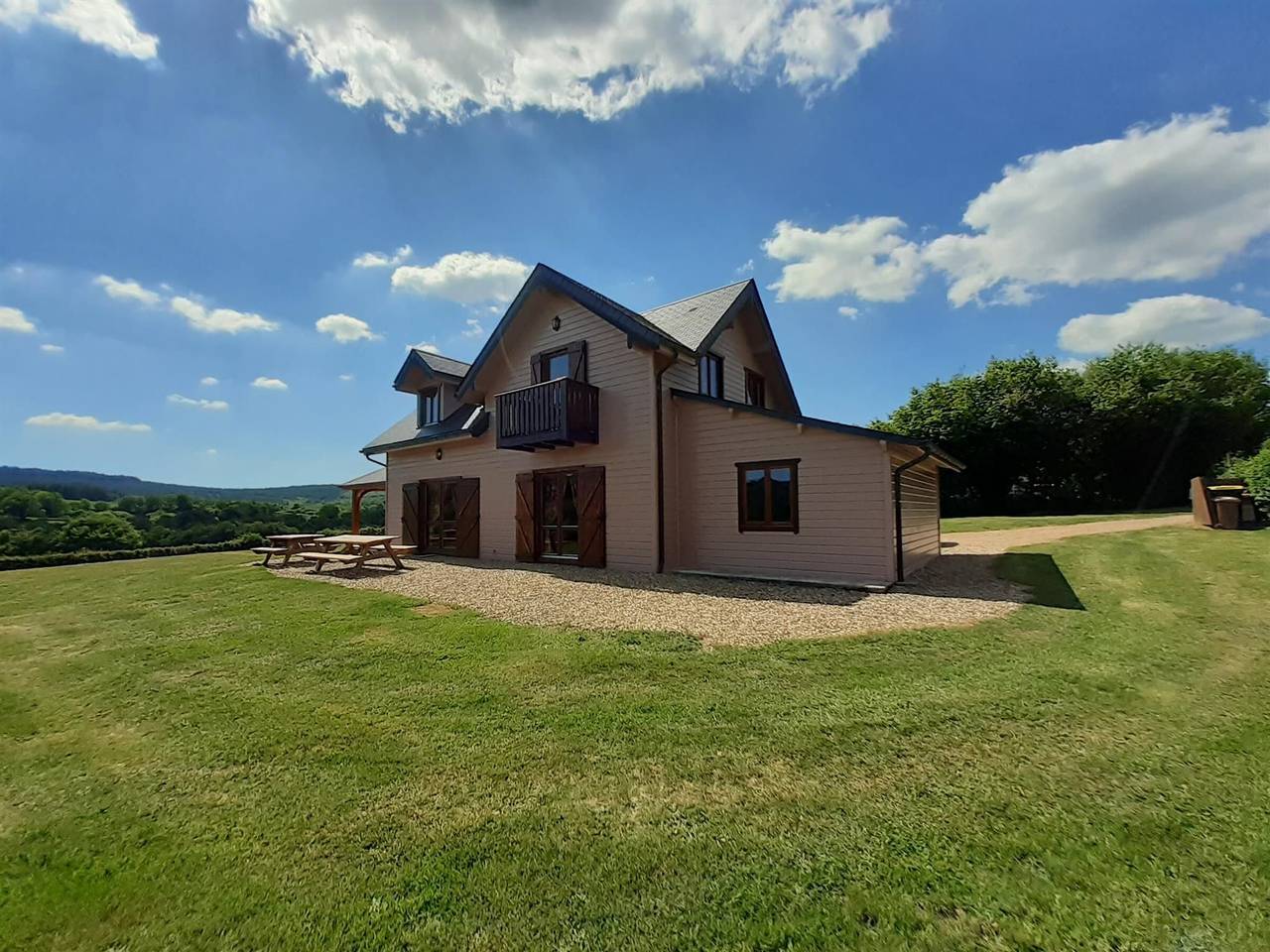 Geräumiges Chalet mit Kamin und Haustiere erlaubt, nahe Morvan-Seen in Gouloux, Naturpark Morvan