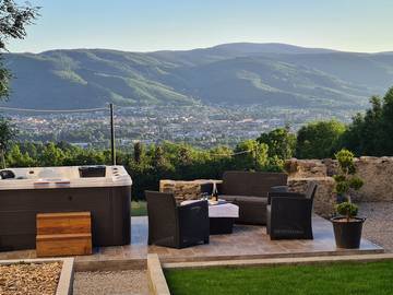 Gîte pour 4 personnes, avec jardin ainsi que terrasse et jacuzzi à Pont-de-Larn