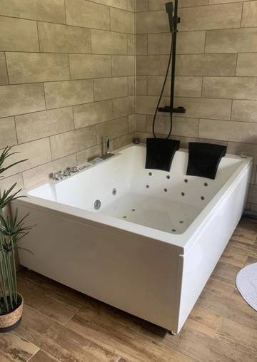 Gîte pour 2 personnes, avec jacuzzi et jardin à Ponthoile